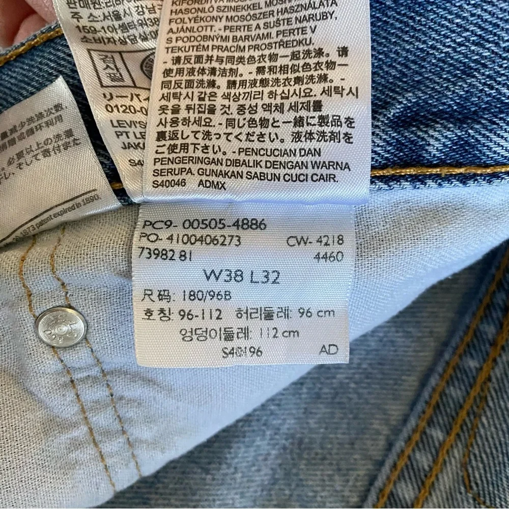 Levi’s Jeans 505 Light Blue Distressed size 38 X 32 casual‎